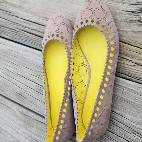 Diane Von Furstenberg Taupe Lazer Cut Suede Flats Size 8.5 In EUC - Picture 6 of 8